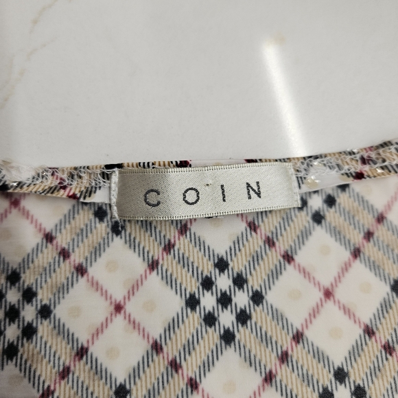 Sleeveless top size M (seems like small medium) with stretch, COIN brand - Picture 7 of 8